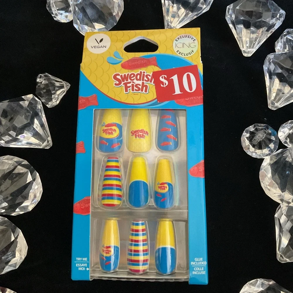 Icing vegan press on nails - Picture 1 of 4